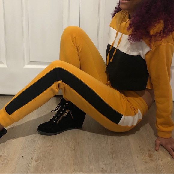 Hooded Jogger - Picture 4 of 9